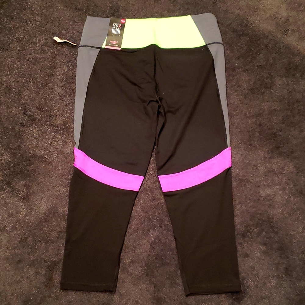 Victoria's secret VSX Sport knockout capri medium rise workout pants
